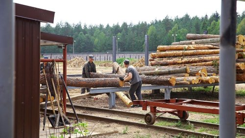 Fragwürdige Geschäfte: Deutsche Möbel – aus belarussischen Gefängnissen?
