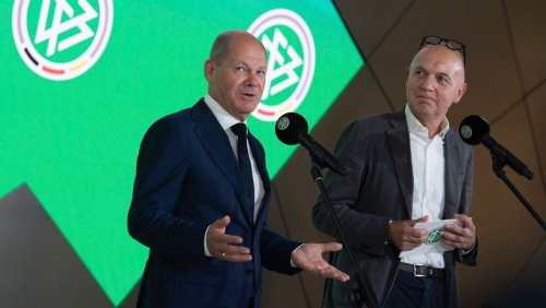 Besuch auf neuem DFB-Campus: Scholz bleibt bei Equal-Pay-Forderung für Fußballerinnen