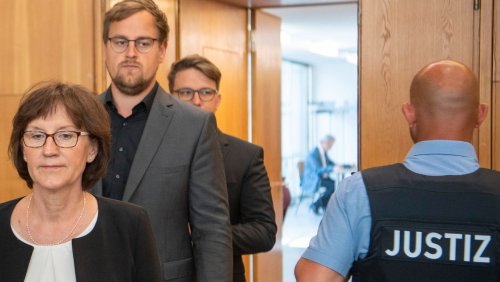 Revision gegen Urteil: Familie Lübcke ficht Freispruch an
