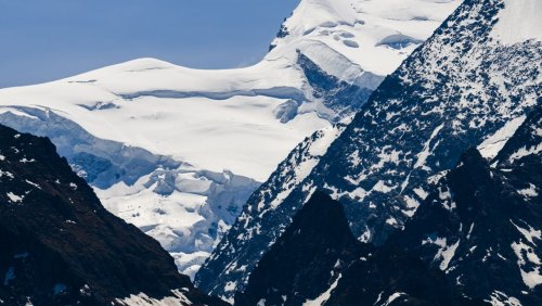 Unglück im Kanton Wallis: Eisbrocken stürzen auf Bergsteiger – zwei Menschen tot