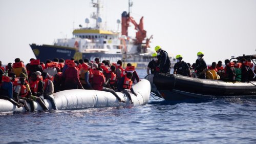 Migration über das Mittelmeeer: Italien setzt deutsches Seenotrettungsschiff »Humanity 1« fest