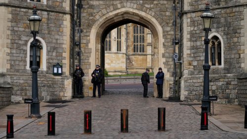 Mit Armbrust bewaffnet vor Schloss Windsor: Geplanter Angriff auf Queen Elizabeth – 21-Jähriger bekennt sich schuldig