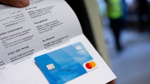 Mehr Ausreisen von Asylbewerbern seit Start der Bezahlkarte in Bayern 