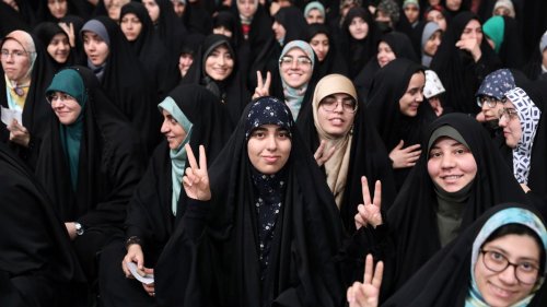 Iran überwacht »Hidschab-Gesetze« mit Drohnen und Melde-App 