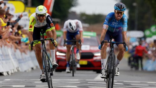 Tour de France: Clarke gewinnt Kopfsteinpflaster-Spektakel, van Aert verteidigt Gelb trotz Sturz