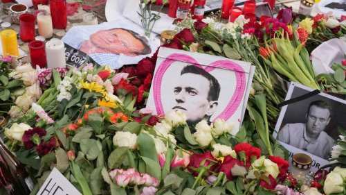 Protest gegen den Kreml: Geistliche fordern Freigabe von Nawalnys Leichnam
