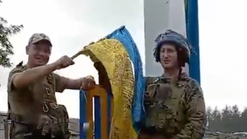 Krieg in der Ukraine: Soldaten schwenken ukrainische Flagge – offenbar Tausende russische Soldaten in Lyman eingekesselt