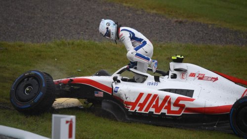 Schumacher-Crash in Suzuka: Schlechtester Zeitpunkt für einen Haufen Schrott