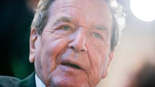 Bundestagsbeschluss: Schröder lässt Streichung seiner Privilegien juristisch prüfen