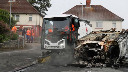 Mögliche Verfolgungsjagd mit Polizei: Ausschreitungen nach tödlichem Verkehrsunfall in Cardiff