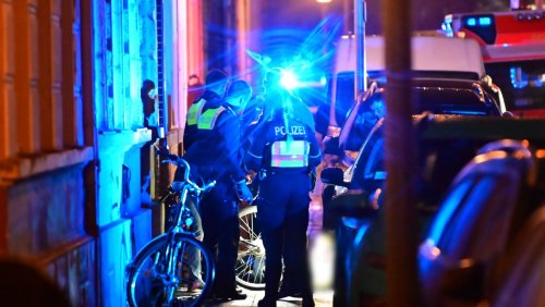 Bluttat in Krefeld: Tödliche Schüsse auf offener Straße – Polizei fahndet nach zwei Männern