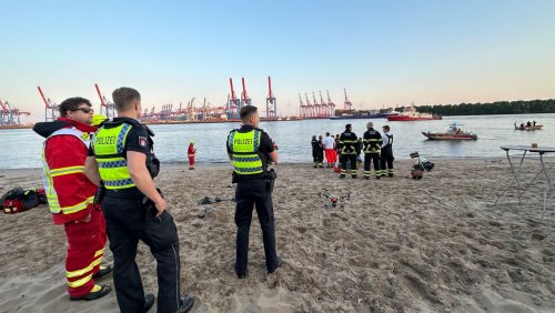 Hamburger Elbstrand: Mann tot aus der Elbe geborgen