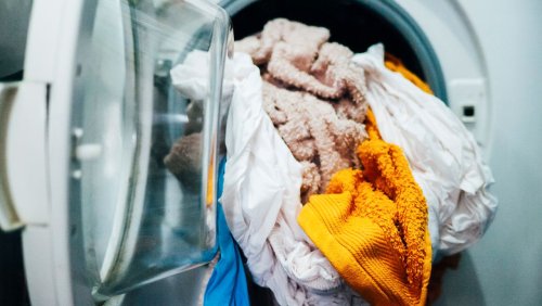 Mikrobiologe über Keime auf der Wäsche: Wie kommt der Muff in die Waschmaschine?