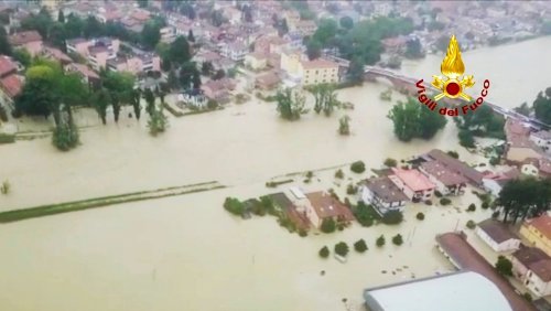 Überschwemmungen in Italien: Mehrere Menschen sterben in Fluten