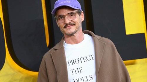   
  Was steckt hinter dem »Protect the Dolls«-Shirt? 