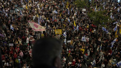 Tausende Israelis demonstrieren für Geiseldeal – das Militär fliegt Luftschläge 