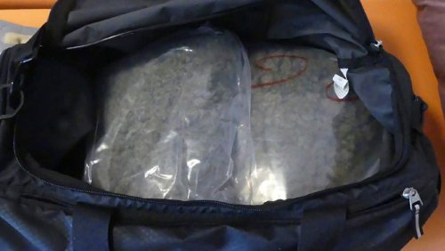 Ermittlungen in Ostwestfalen: Polizei fasst mutmaßlichen Drogendealer – Kokain und Waffen beschlagnahmt