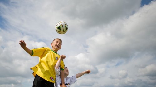 DFB-Strategie im Jugendfußball: Lieber leichtere Bälle als ein Kopfballverbot