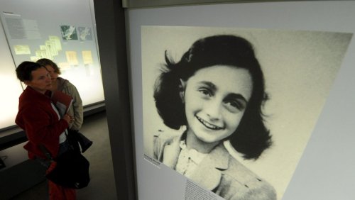Nach Protesten: Hersteller nimmt Schale mit lächelnder Anne Frank vom Markt