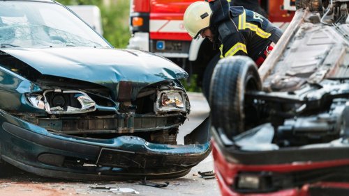 Studie sieht systematische Benachteiligung: Frauen werden bei Verkehrsunfällen deutlich häufiger im Auto eingeklemmt als Männer