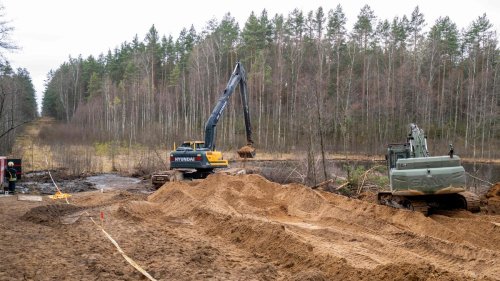 Suchkräfte entdecken Panzer der vermissten US-Soldaten – metertief im Schlamm 