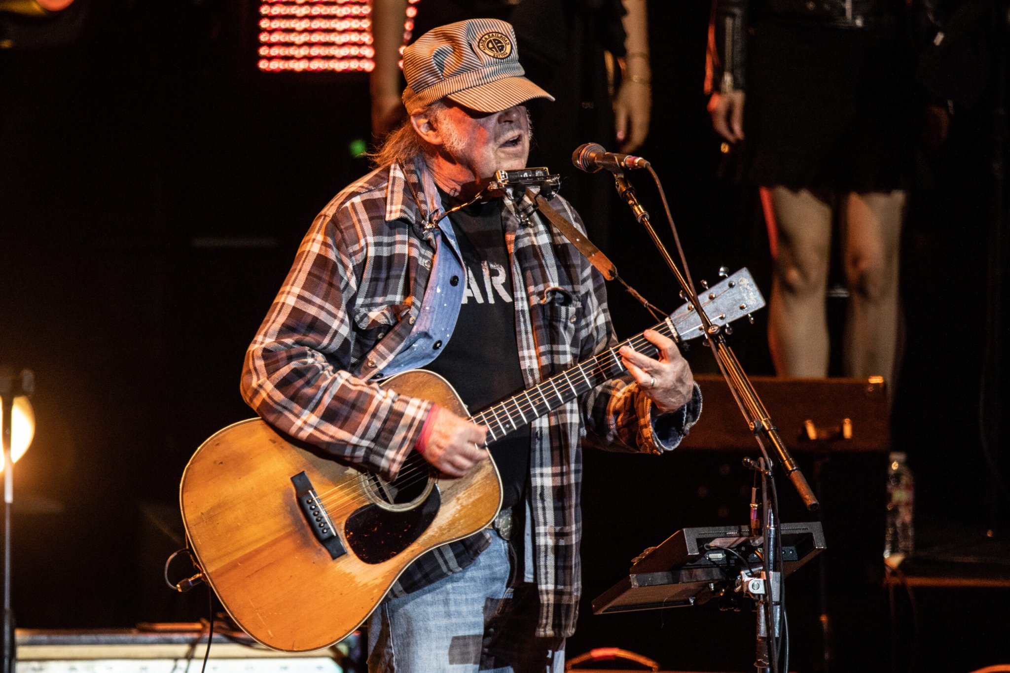 Update: Neil Young Changes Mind, Will Play Glastonbury Fest