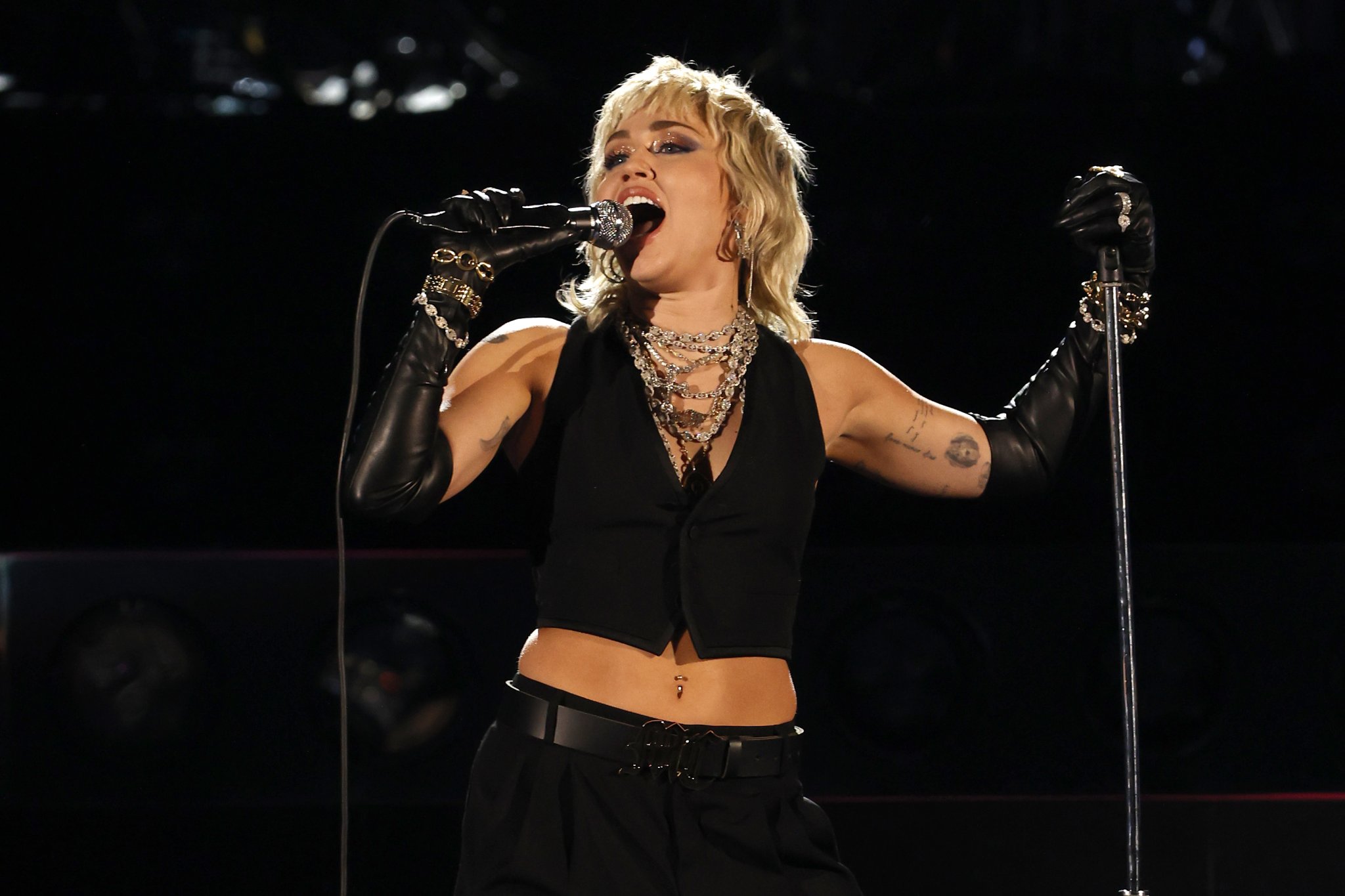 Miley Cyrus Rocks With Def Leppard at Taylor Hawkins Tribute