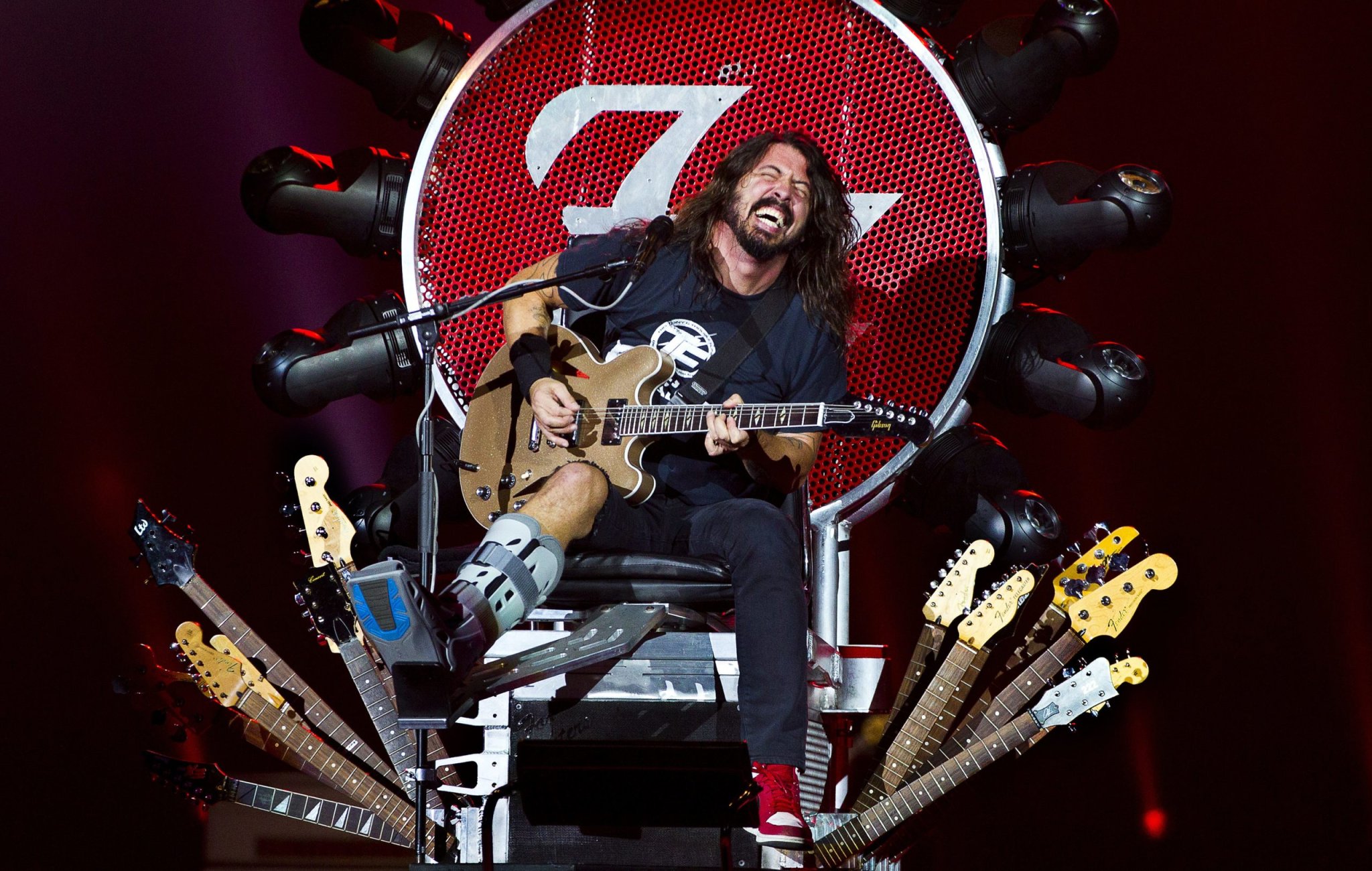 Dave Grohl Lends His Throne to Greyhawk Bassist Who Was Shot in the Leg
