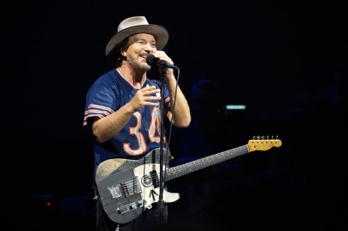 Pearl Jam Bash Trump, Salute Chris Cornell At Tour Finale