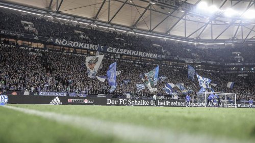 Medizinischer Notfall bei Schalke-Spiel gegen Leverkusen – Geste von beiden Fan-Lagern