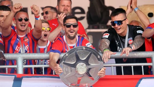Heidenheimer Meisterfeier: Aufsteiger erhält die Schale – Party auch in Darmstadt