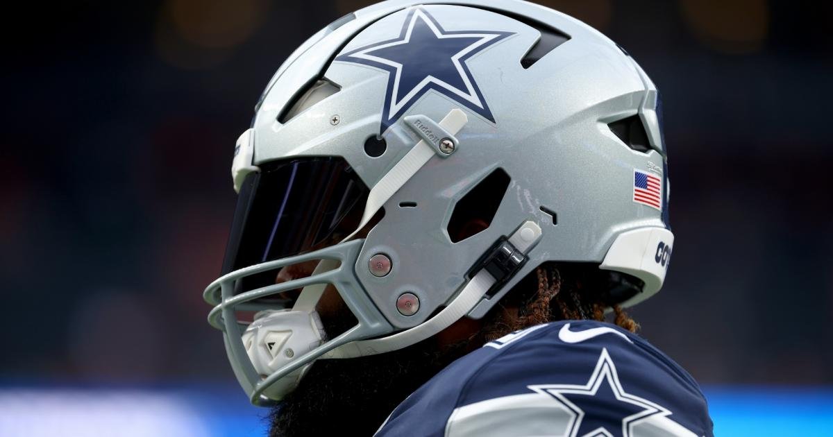 Ezekiel Elliott 'feeling more comfortable' learning Patriots' playbook