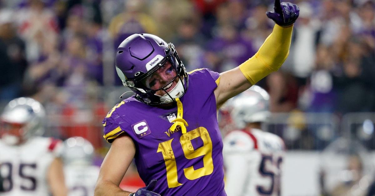 Sports Illustrated on X: Adam Thielen wasn't a fan of the dry Thanksgiving  turkey NBC served 