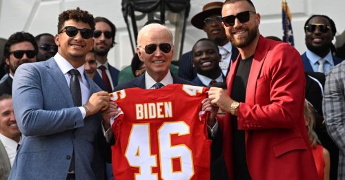 Chiefs at the White House: Patrick Mahomes stops Travis Kelce's impromptu attempt to speak at unattended mic
