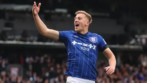 Premier League striker set for 'meaningful discussions' with Chelsea