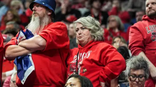March Madness referee Teddy Valentine blows goodbye kiss to Louisville in first-round loss to Creighton