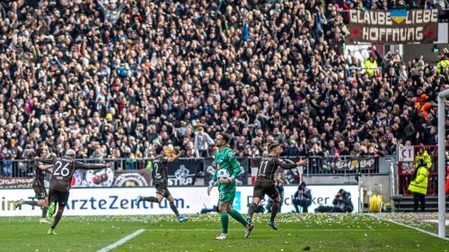 KI-Simulation: St. Pauli steigt gegen Hansa Rostock in die Bundesliga auf