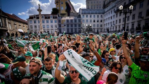 Fußball: Feiernde Fans in ganz Europa