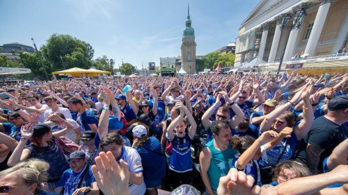 Aufstiegsfeier: Begeisterter Empfang für Bundesliga-Aufsteiger Darmstadt 98