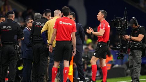 Auto fährt in Menschenmenge - Mehrere Verletzte vor Barcelona-Derby