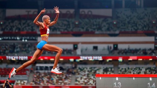 Olympia imposant: Kraftpakete und Flugshows