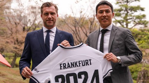 Bundesliga: Vertrag verlängert: Hasebe bleibt bei Eintracht Frankfurt