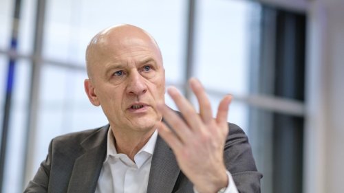 Wolfsburger Aufsichtsratschef stellt sich vor Schmadtke