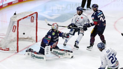 Erst Playoff-Niederlage in DEL: Fahrige Eisbären verlieren nach Führung gegen Straubing