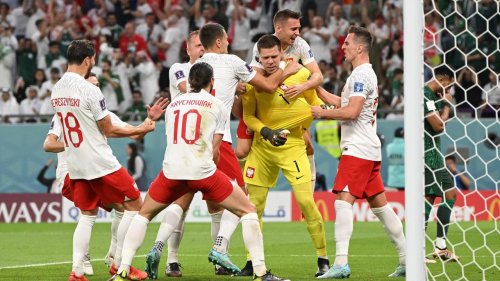 Polen besiegt Saudi-Arabien dank Keeper Szczesny und "Lewa"