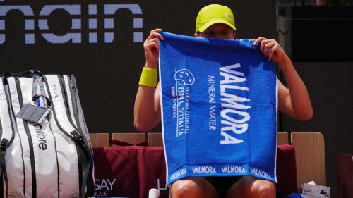Tennis-Masters in Rom : Iga Swiatek - Tränen unterm Handtuch, Panik auf dem Platz