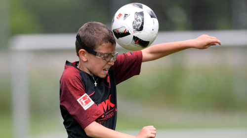 DFB setzt in Debatte um Kopfballverbot für Kinder auf Empfehlungen