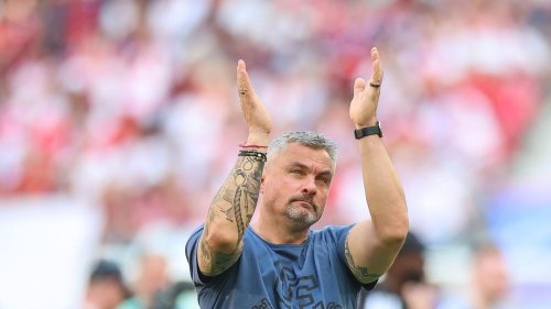 2. Liga: Schalke-Coach hofft auf Verbleib von van den Berg