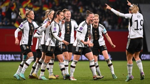 DFB-Frauen schlagen Dänemark und wahren Olympia-Chance