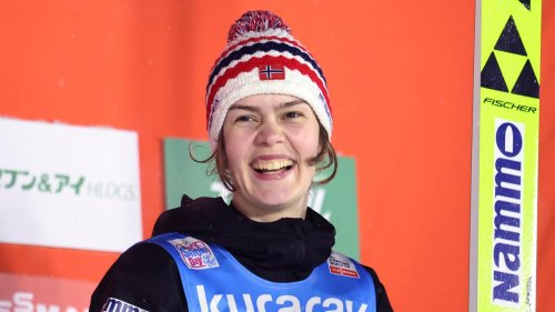 Skispringen in Hinterzarten: Norwegerin springt mit Schanzenrekord zum Sieg